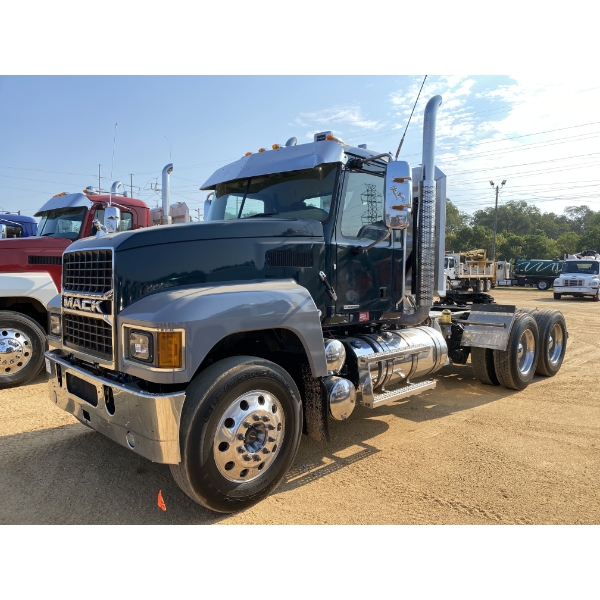 2021 MACK PI64T Day Cab Truck