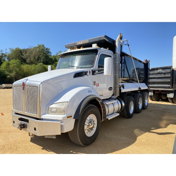 2020 KENWORTH T880 Dump Truck