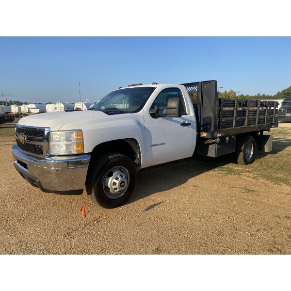2014 CHEVROLET 3500 HD Flatbed Truck