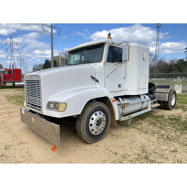 2000 FREIGHTLINER FLD Sleeper Truck