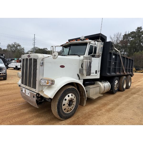 2009 PETERBILT 388 Dump Truck