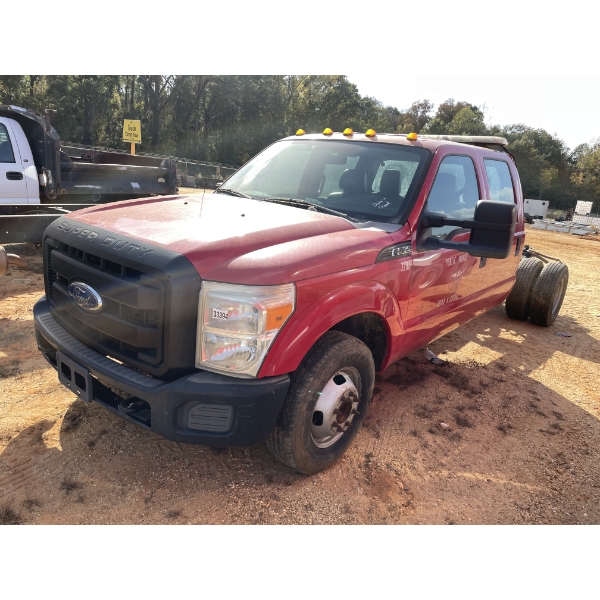 2012 FORD F350 XL Cab and Chassis Truck