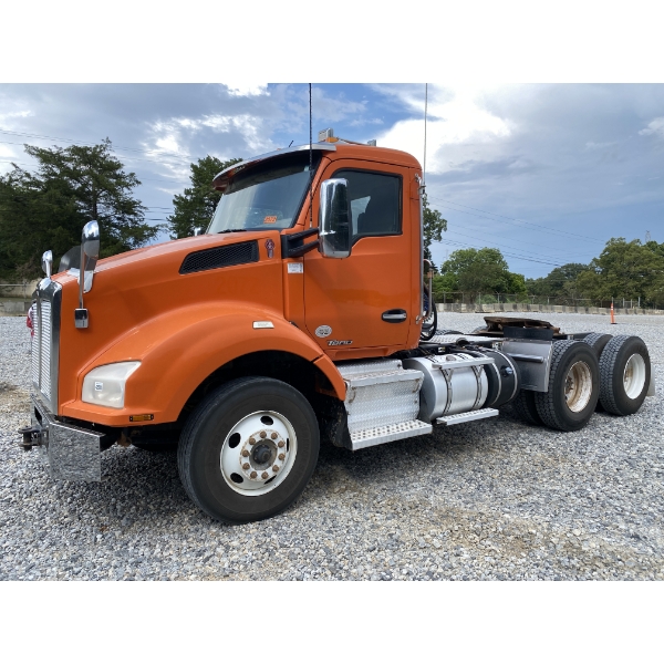 2017 KENWORTH T880 Day Cab Truck