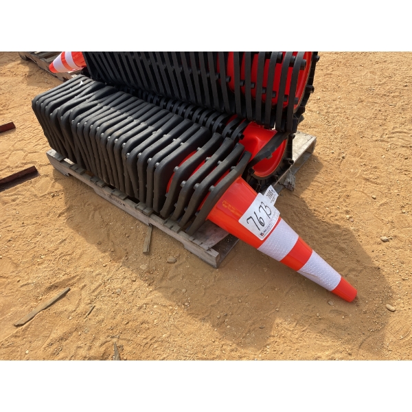 (25) SAFETY CONES