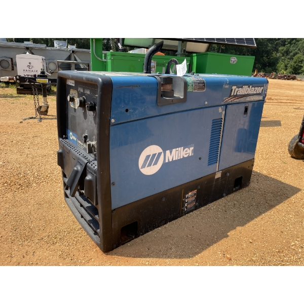MILLER TRAILBLAZER 325 WELDER