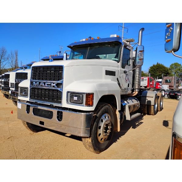 2021 MACK PI64T Day Cab Truck