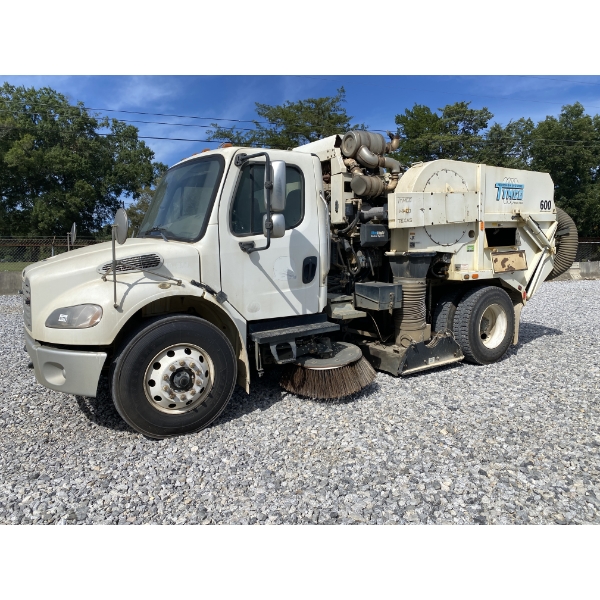 2018 FREIGHTLINER M2 Sweeper Truck