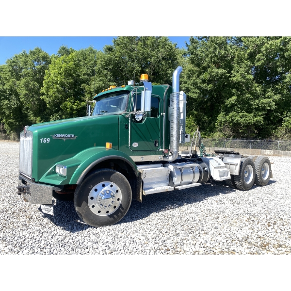 2016 KENWORTH T800 Day Cab Truck