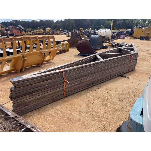(16) 28' WOOD RAFTERS