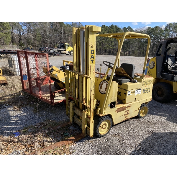 1983 CAT T50B Forklift - Mast