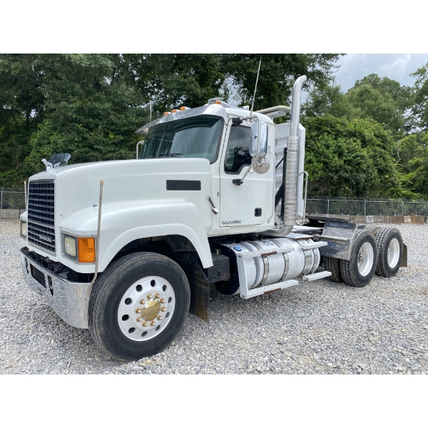 2016 MACK CHU613 Day Cab Truck