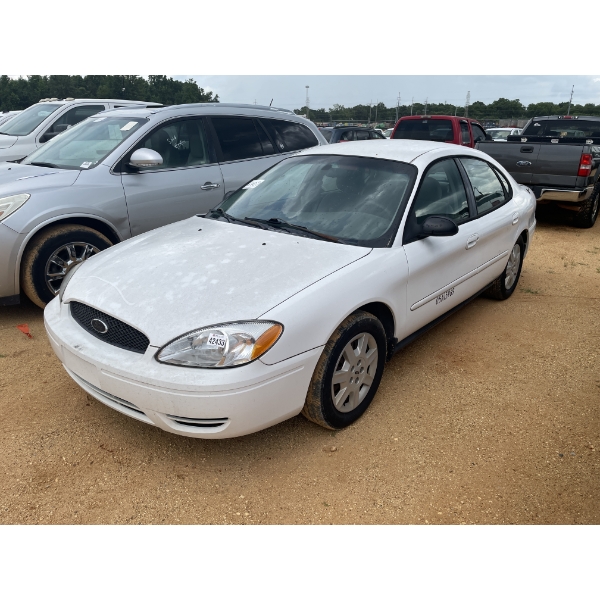 2005 FORD TAURUS Automobile