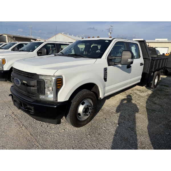 2018 FORD F350 XL Flatbed Truck
