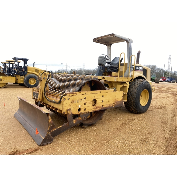 2000 CAT CP-563D Roller
