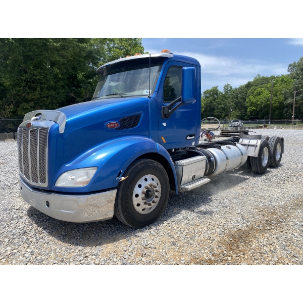2017 PETERBILT 579 Day Cab Truck