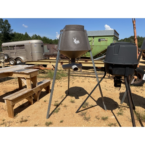 250 LB PLASTIC FEEDER