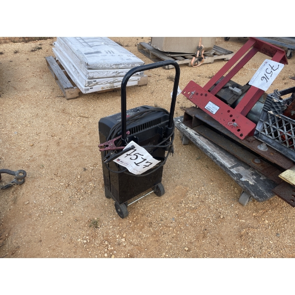 SCHUMACHER  BATTERY CHARGER/ENGINE STARTER