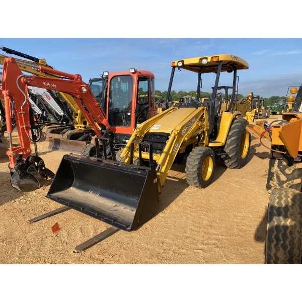 JOHN DEERE 110 Backhoe