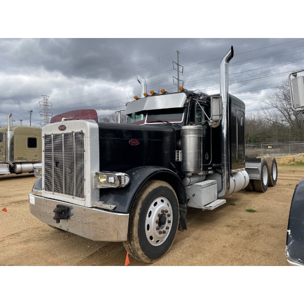 2004 PETERBILT 379 Sleeper Truck