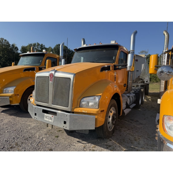 2021 KENWORTH T880 Day Cab Truck