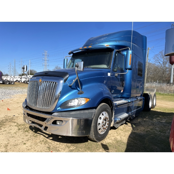 2015 INTERNATIONAL PROSTAR+ 122 Sleeper Truck