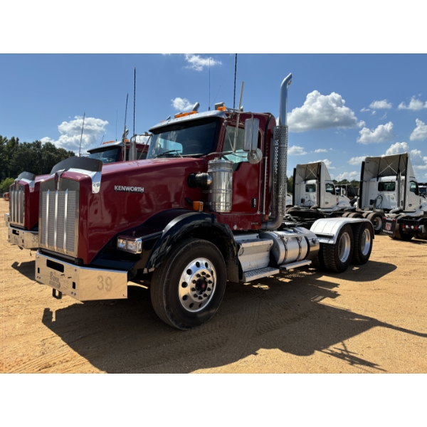 2016 KENWORTH T800 Day Cab Truck