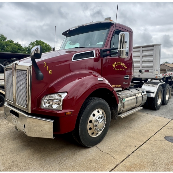 2023 KENWORTH T880 Day Cab Truck