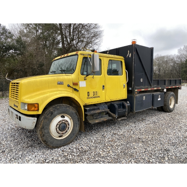 2002 INTERNATIONAL 4900 Flatbed Dump Truck