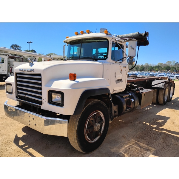 1998 MACK RD688S Roll Off Truck