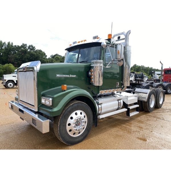 2018 WESTERN STAR 4900FA Day Cab Truck