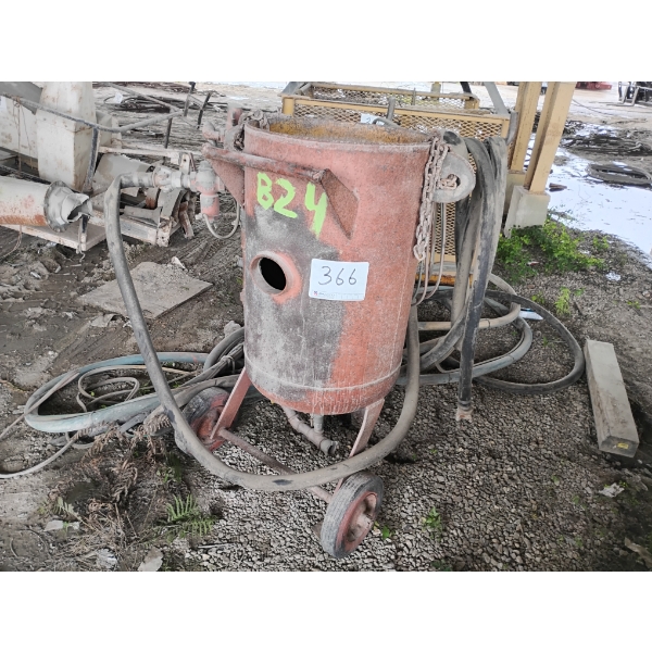 SAND BLASTING POT