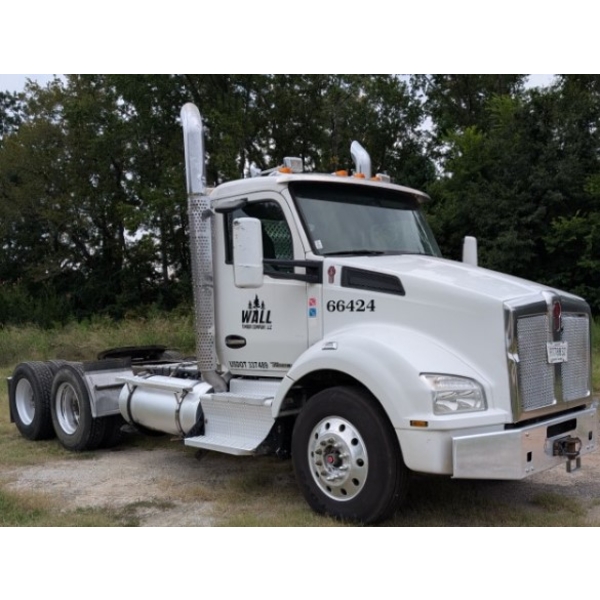 2016 KENWORTH T880 Day Cab Truck