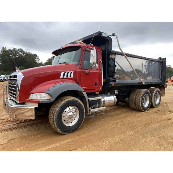 2007 MACK CT713 Dump Truck