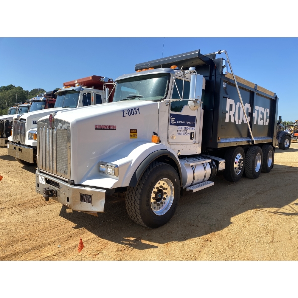 2012 KENWORTH T800 Dump Truck