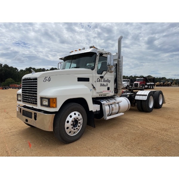 2017 MACK CHU613 Day Cab Truck