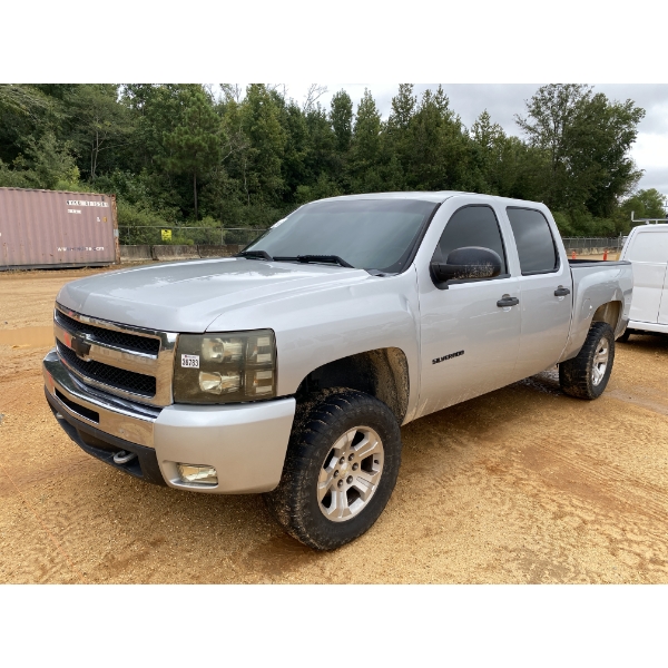 2010 CHEVROLET SILVERADO Pickup Truck