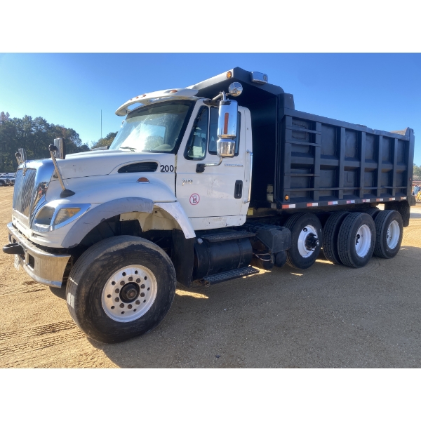 2005 INTERNATIONAL 7600 Dump Truck