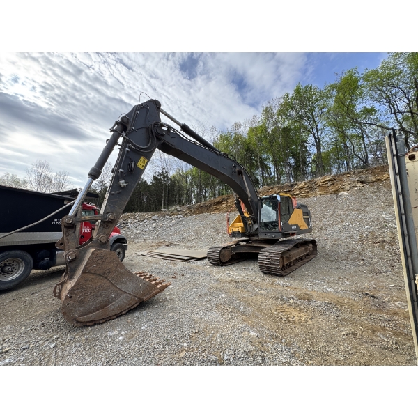 2022 VOLVO EC380EL Excavator