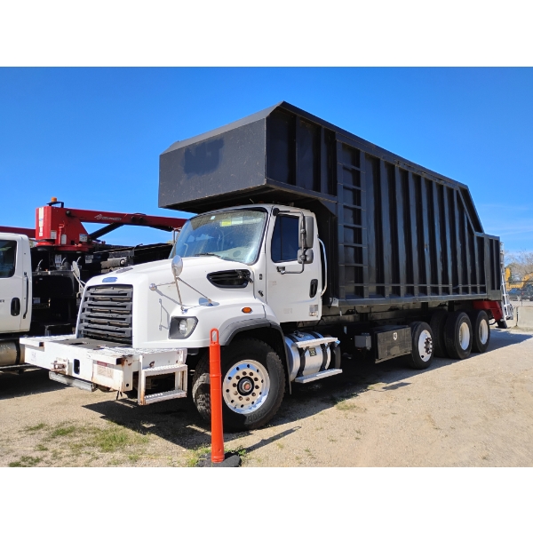 2016 FREIGHTLINER 114 SD Grapple Truck