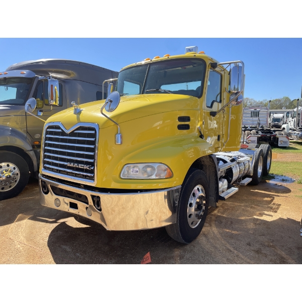2018 MACK CXU613 Day Cab Truck