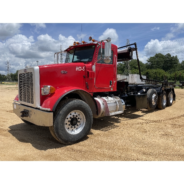2012 PETERBILT 365 Roll Off Truck
