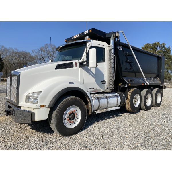 2017 KENWORTH T880 Dump Truck