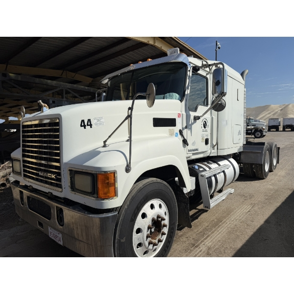 2016 MACK CHU613 Sleeper Truck