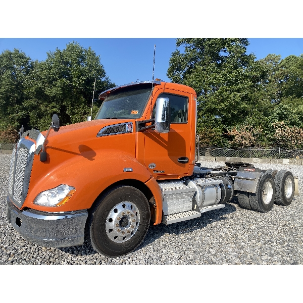 2019 KENWORTH T680 Day Cab Truck