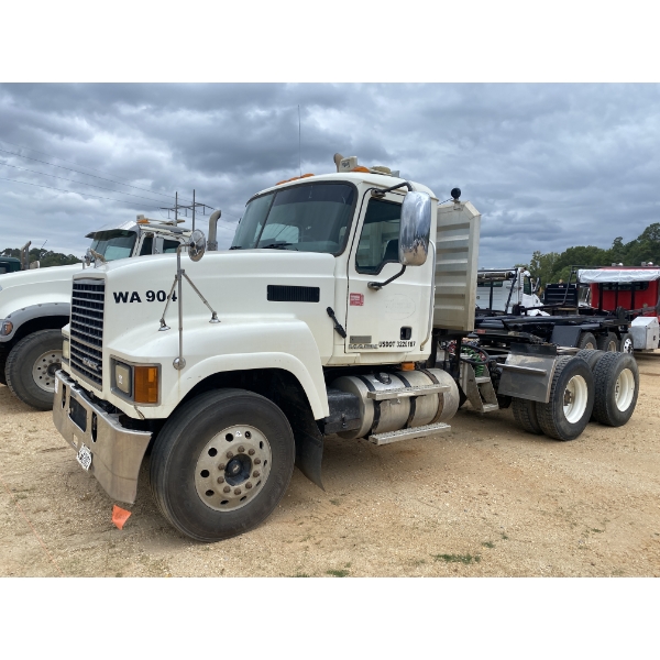 2010 MACK CHU613 Day Cab Truck