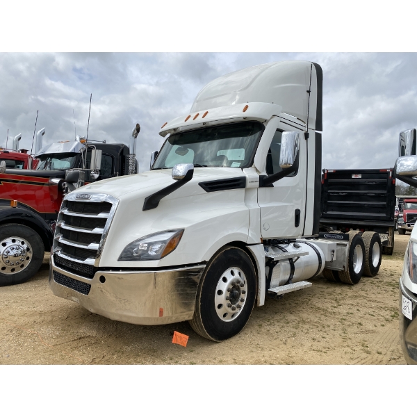 2020 FREIGHTLINER CASCADIA Day Cab Truck