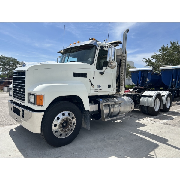 2017 MACK CHU613 Day Cab Truck