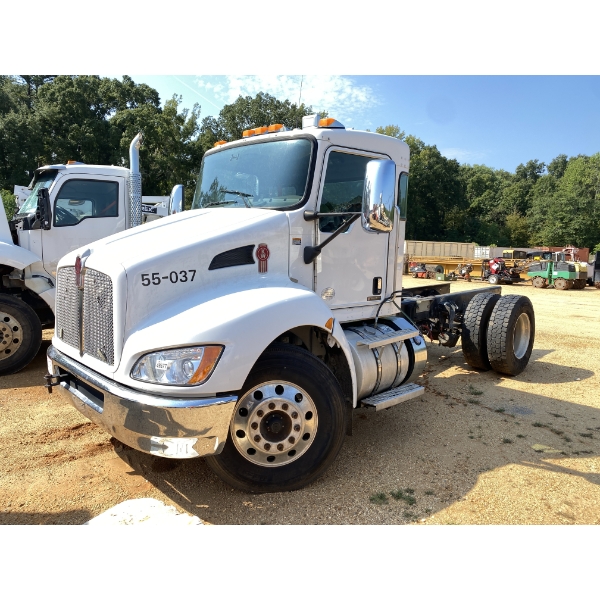 2019 KENWORTH T370 Cab and Chassis Truck