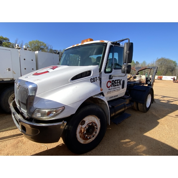 2002 INTERNATIONAL 4300 DUMPSTER CARRIER