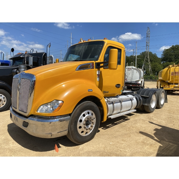 2022 KENWORTH T680 Day Cab Truck
